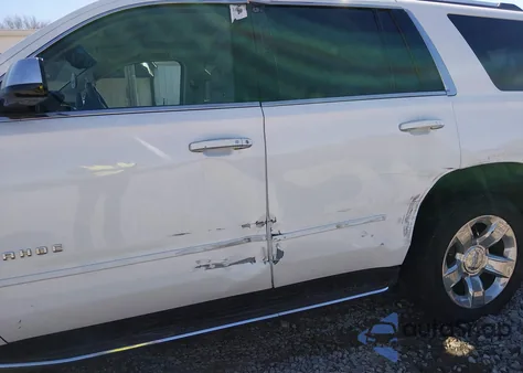 2017 Chevrolet Tahoe Premier z USA, uszkodzony, nr VIN 1GNSCCKC9HR112223